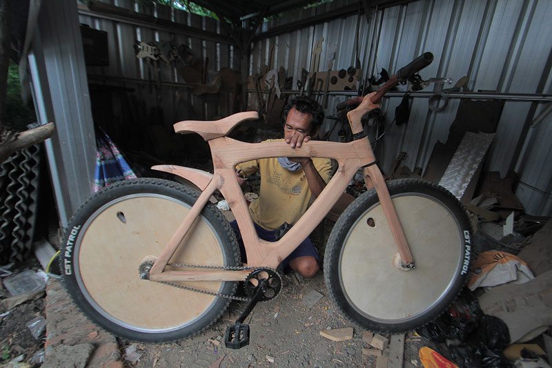 木造の自転車職人