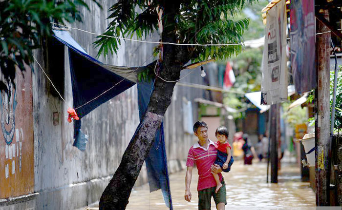▼南ジャカルタで洪水