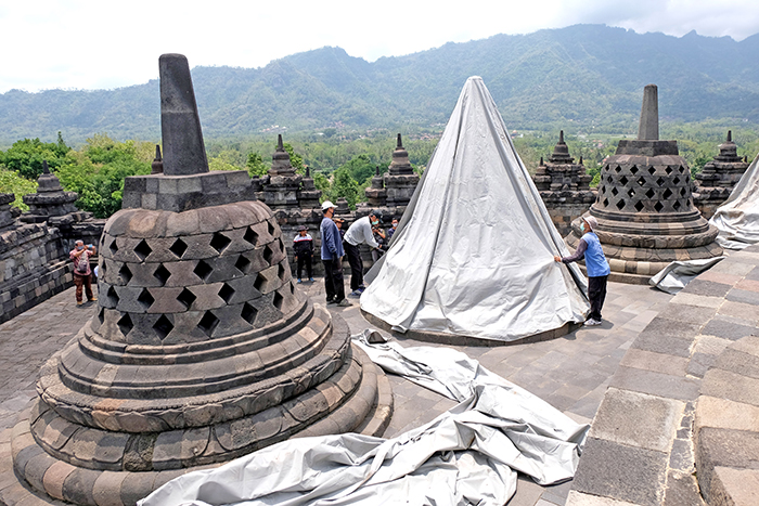 ボロブドゥール閉鎖　ムラピ山噴火で