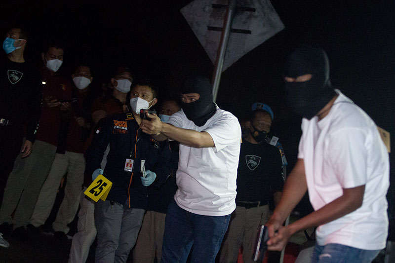 射殺の状況を再現　警察　「ＦＰＩから攻撃」
