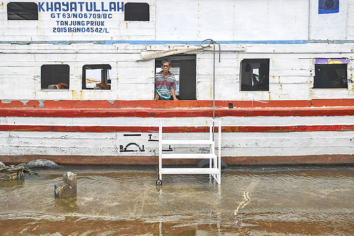 ▼北ジャカルタの港町で洪水