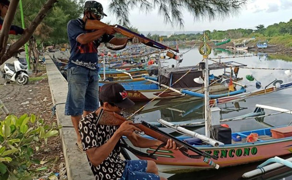 空気銃で魚捕り