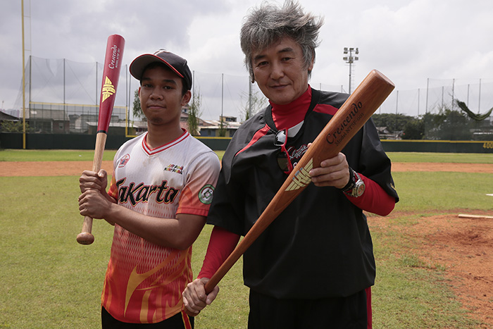 野球普及へ国産バットを　元イ代表監督の野中さん