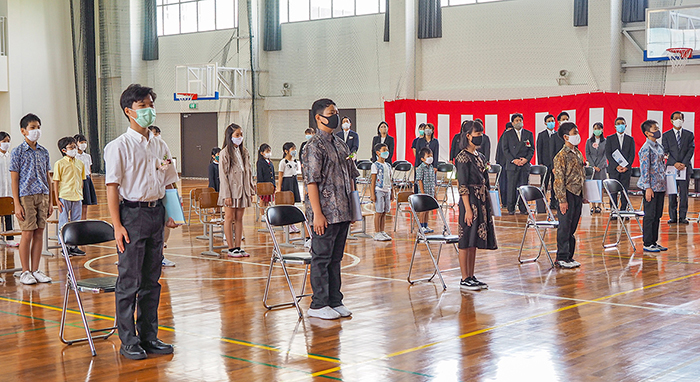 対面でお別れ　チカラン日本人学校卒業式