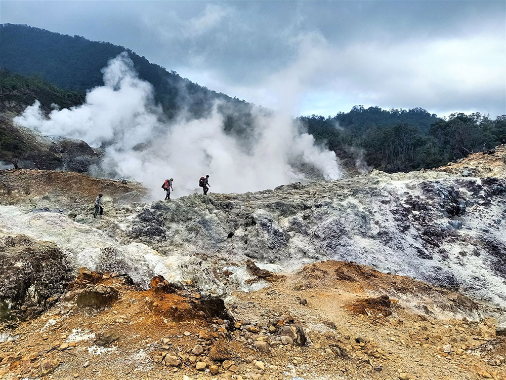 ジャカルタ近郊で秘境気分　西ジャワ州サラック山