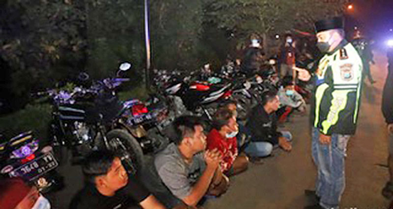 違法レースで120人拘束　東ジャワ州