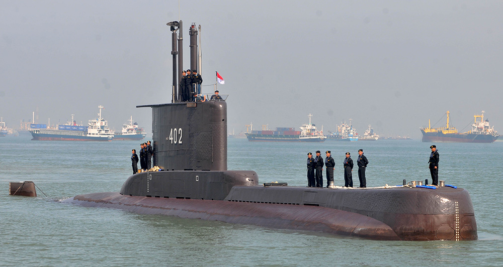 潜水艦が消息不明に　バリ島沖