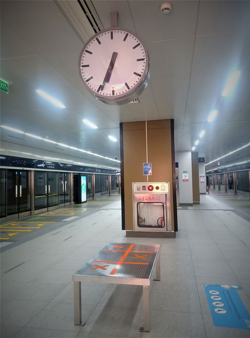 ＭＲＴジャカルタ駅の時計