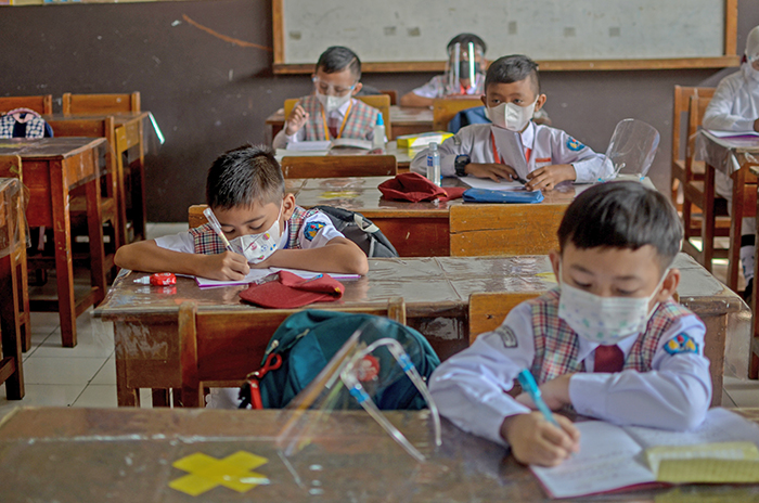 対面授業再開へ準備　西ジャワ州チマヒ市