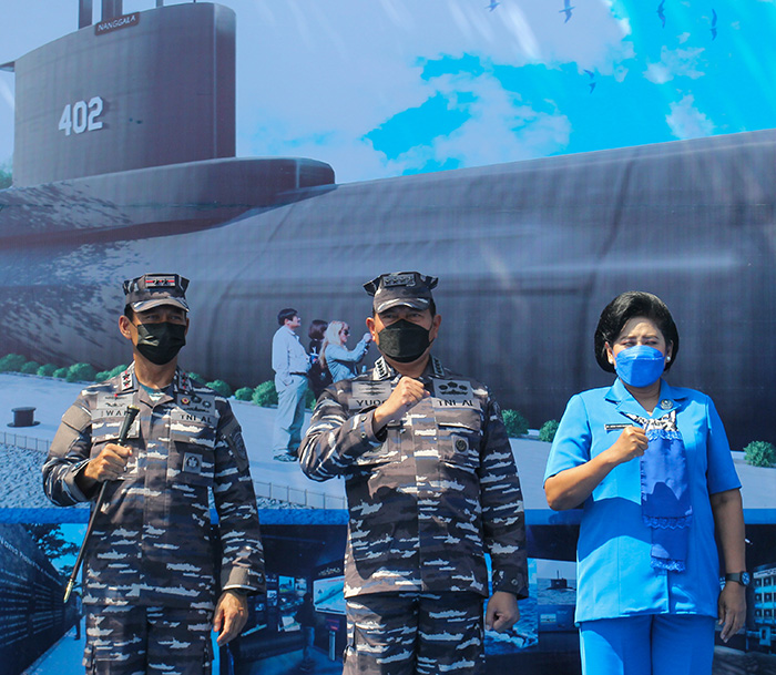 潜水艦引き揚げ断念　潜水艦引き揚げ断念