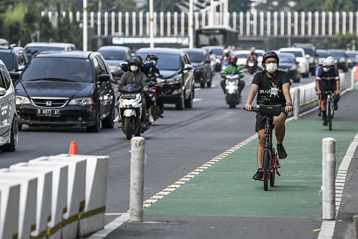 自転車専用レーン撤去か　タムリン～スディルマンで