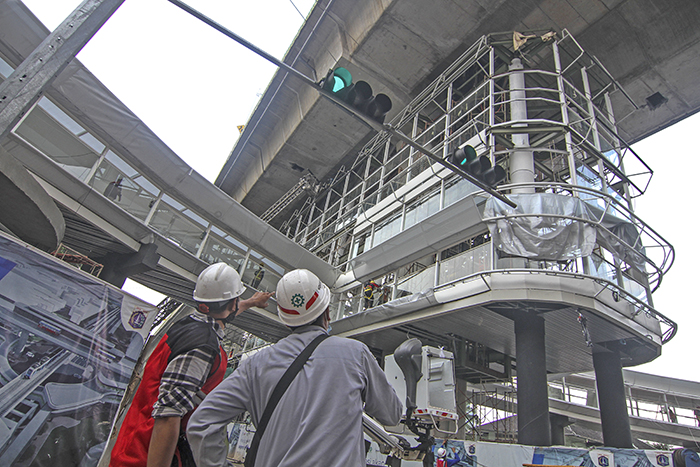  バスとＭＲＴを接続　南ジャカルタ 