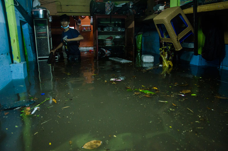 バンドン市で浸水２㍍