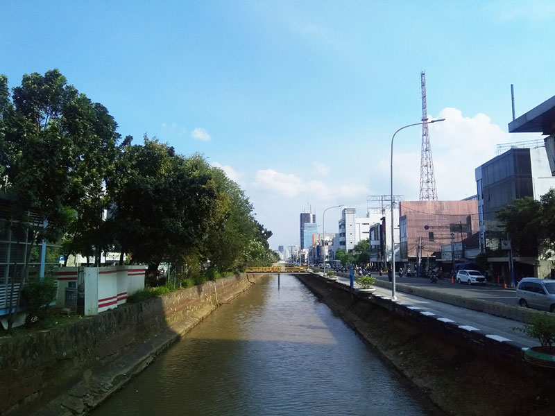 よどむ心を洗い流す空の色