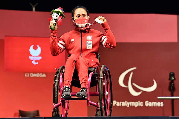 女子41キロ級決勝で銀メダル　パワーリフティング　東京パラ
