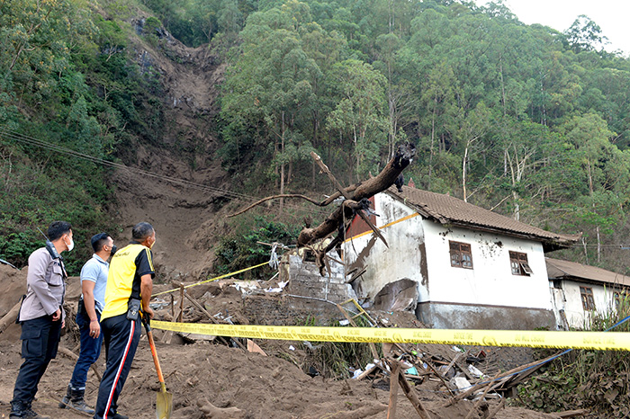 地震で土砂崩れ発生　３人死亡、７人が重症　バリ州   