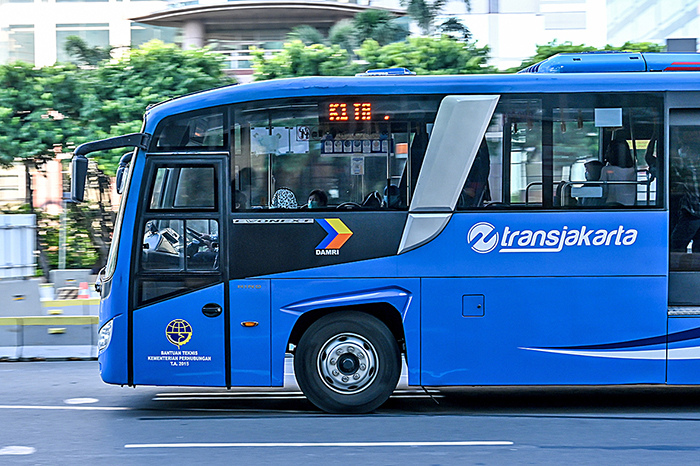 乗車率100％で営業　トランスジャカルタ