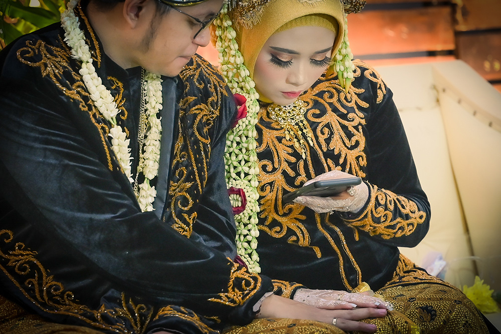 人生初の結婚式に参加して　参列者にあふれる笑顔