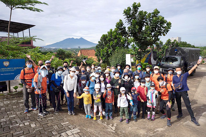 シンコン畑でウォーキング　ジャカルタ歩く会