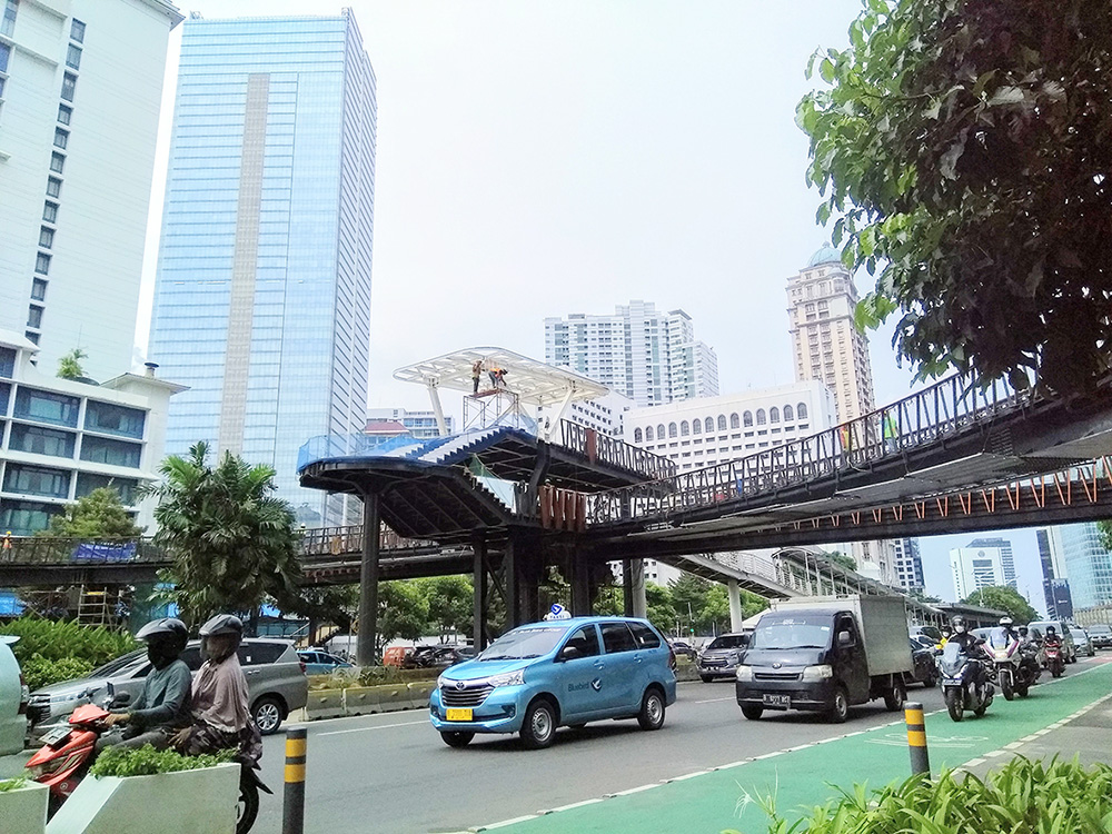 歩道橋の改装に期待