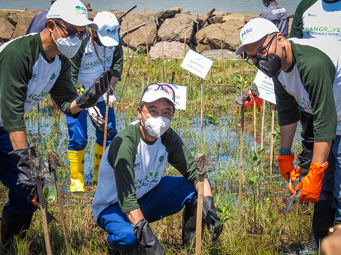 マングローブ植樹で地域活性を　アサヒマス・ケミカル　バンテン州  