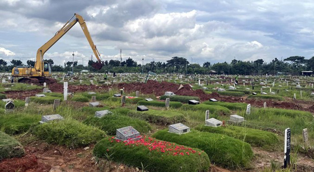 北ジャカルタで墓地増設