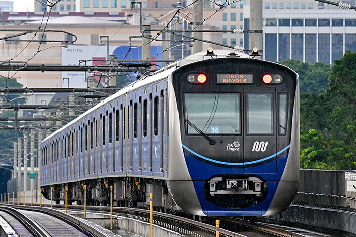 断食明けの車内飲食許可　クルマと水に限定　ＭＲＴ