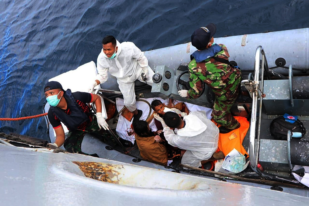 航海ルート判明、14人救助　ＳＡＲ　マカッサル沖漁船沈没事故