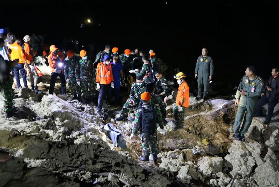 ▼訓練機墜落、１人死亡