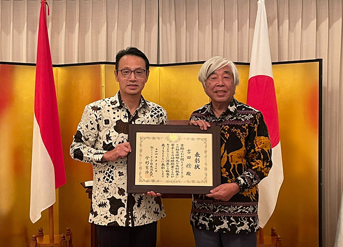 日イ友好関係に長年貢献　吉田さん・小林さん　在外公館長表彰