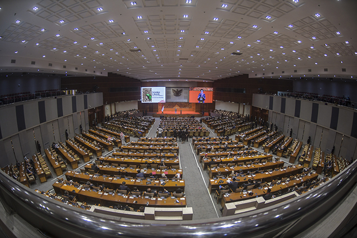 23年予算を可決　国会　歳出3000兆ルピア突破