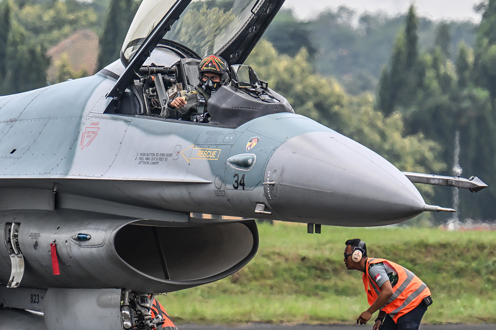 空軍Ｆ16が展示飛行　77周年　国軍創立記念日
