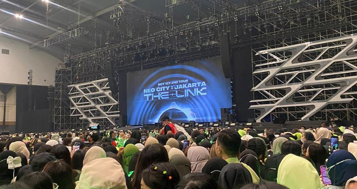観客押し寄せ30人失神　韓国アイドルのコンサート