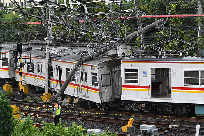２日連続で脱線事故　原因は調査中　首都圏専用電車