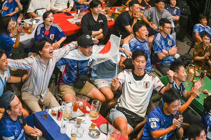 インドネシアから届け声援！　南ジャカルタ・スポーツバー 　悲願のベスト８に分厚い壁