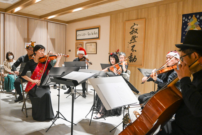 聖なる夜の星をイメージ　初コンサートで熱演　ラピス