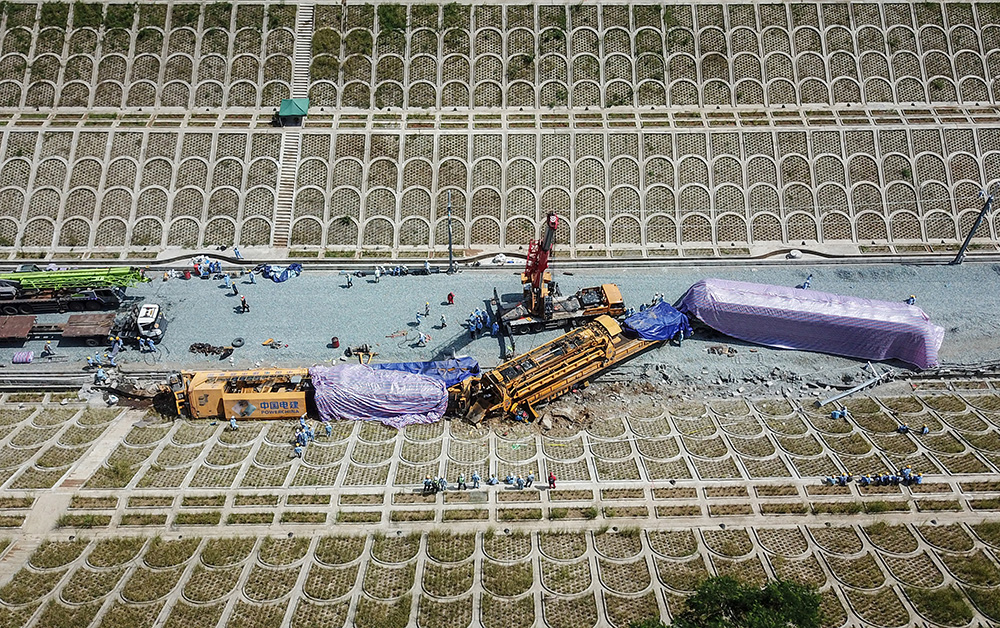 脱線事故で中国人２人死亡　バンドン高速鉄道　国家警察が捜査