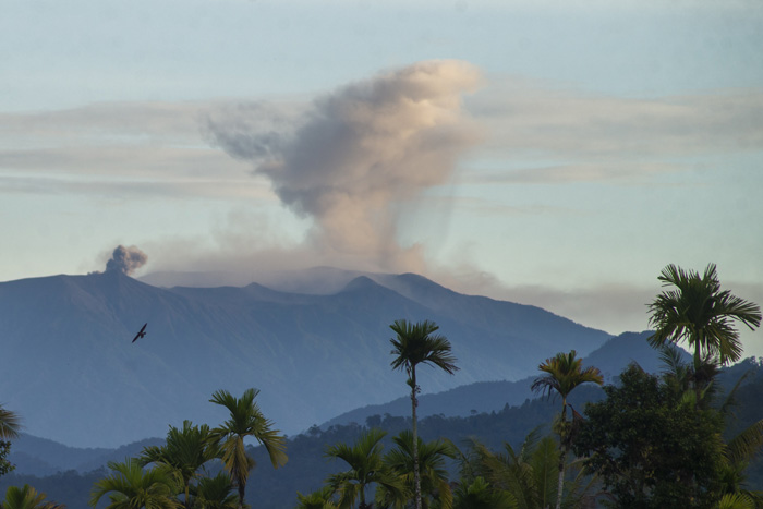 相次ぐ噴火、重なる地震　自然災害に注意