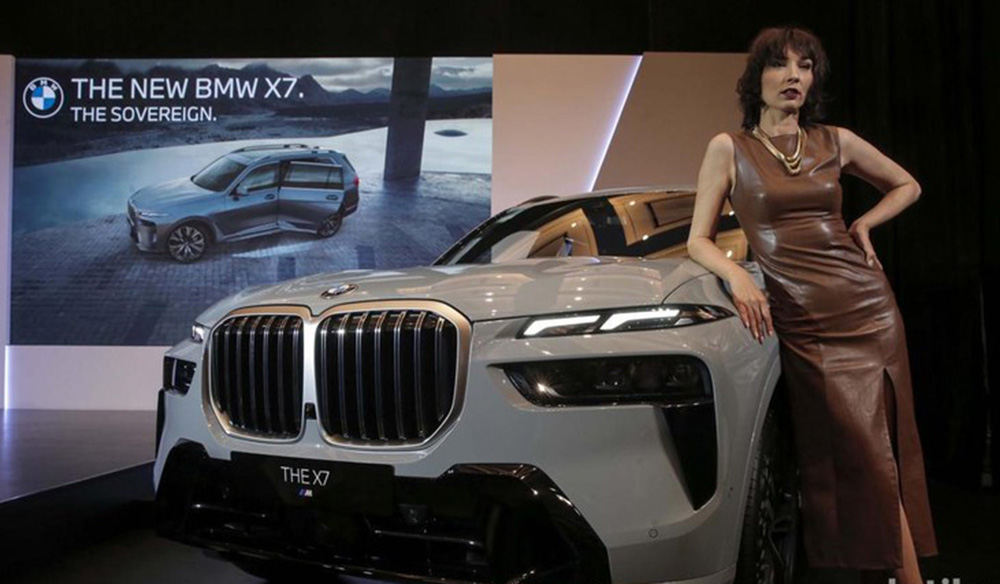 13モデルを国内投入へ　ＢＭＷ　新型「Ｘ７」発表