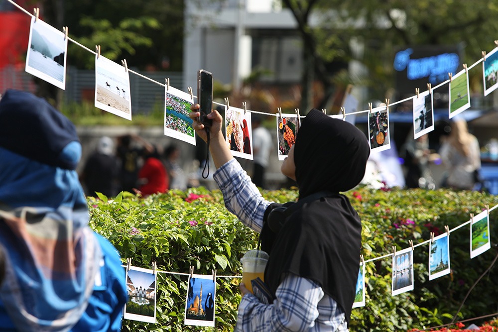 ▼カーフリーデーで写真展