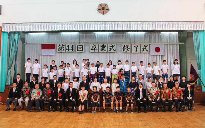 「将来の夢を見つけた」　８人の卒園・卒業式　スラバヤ日本人学校