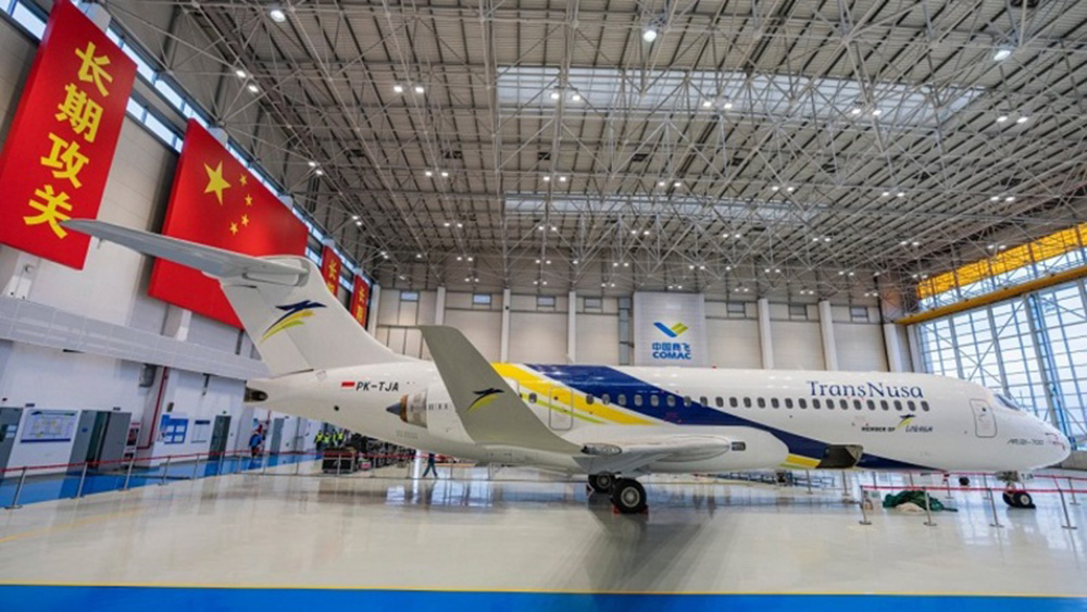 中国製旅客機が正式就航　日中で明暗　ＭＲＪの競合機