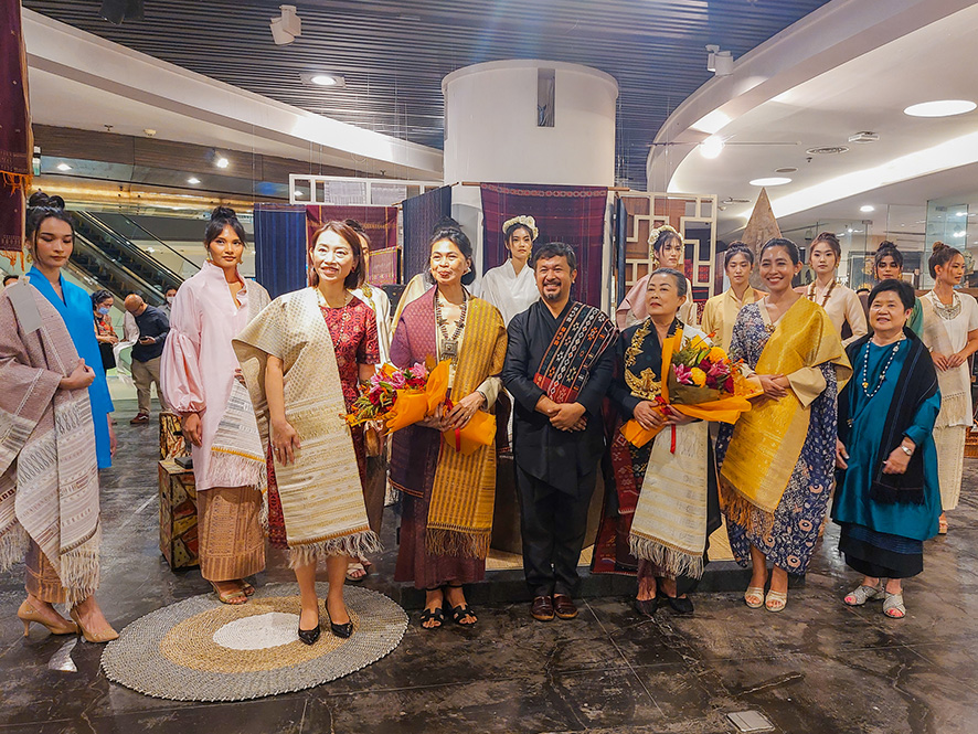 伝統織物のよさを日本へ　スマトラの「ウロス布」　日イ国交樹立65周年