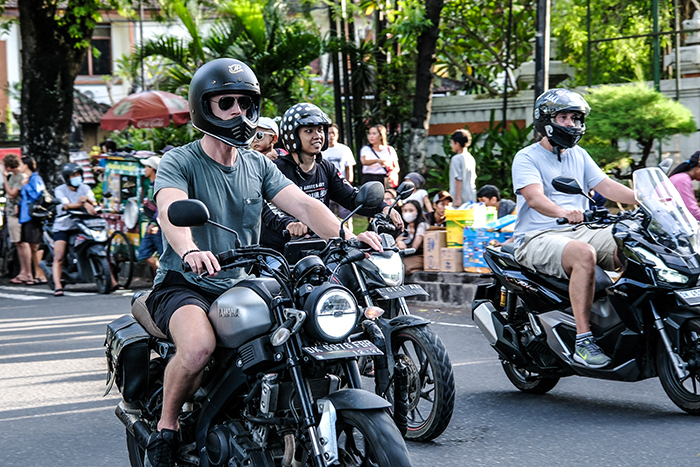 外国人観光客に貸し渋り　ウクライナ戦争の余波　バリのバイクレンタル