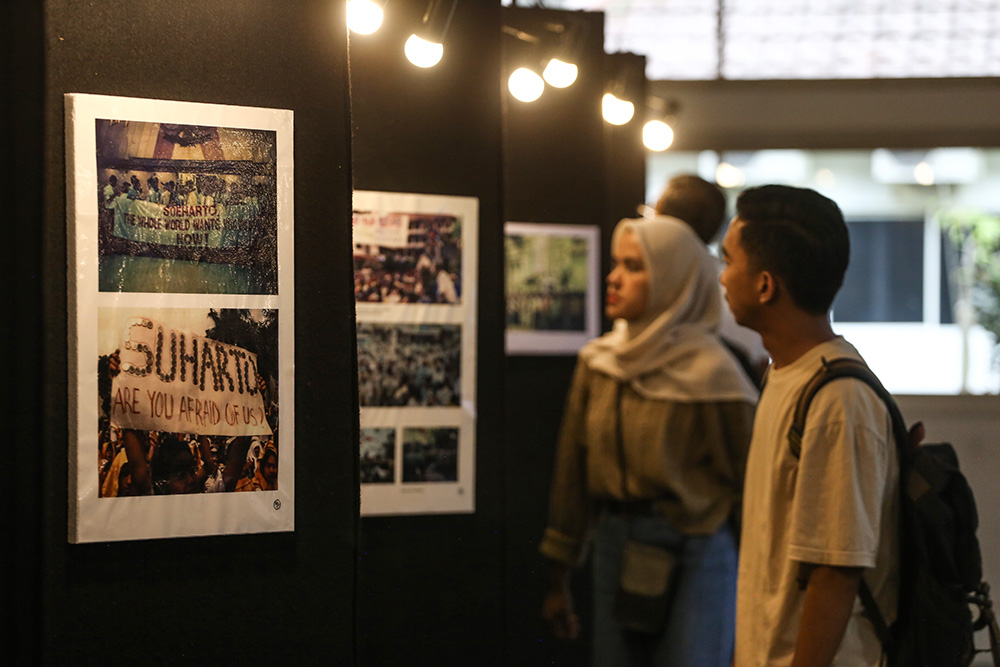 ▼インドネシア大学で写真展