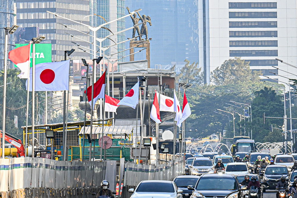 あす、インドネシア入り　天皇、皇后両陛下　　タムリン通りに日の丸