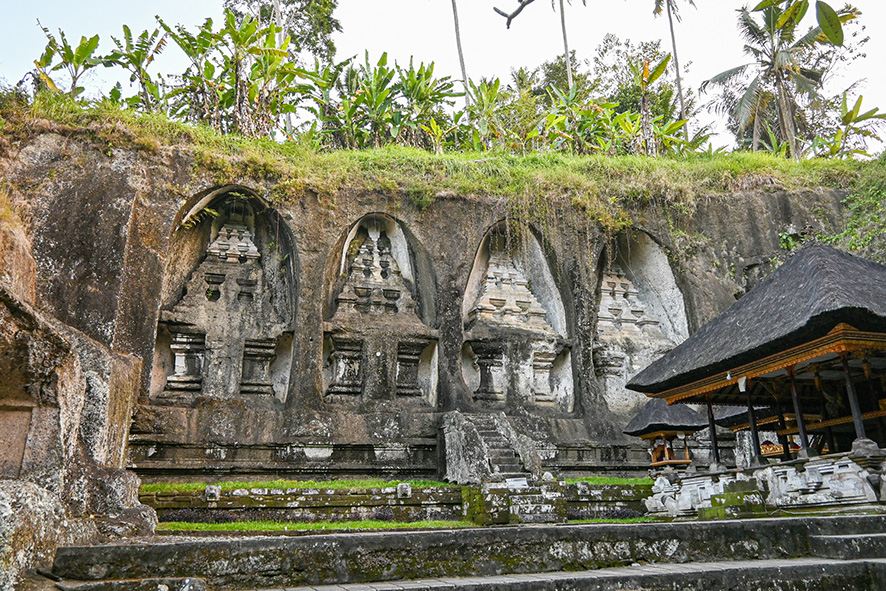 「神々が住む島」の魔力　グヌン・カウィ石窟遺跡　バリ州・ウブド