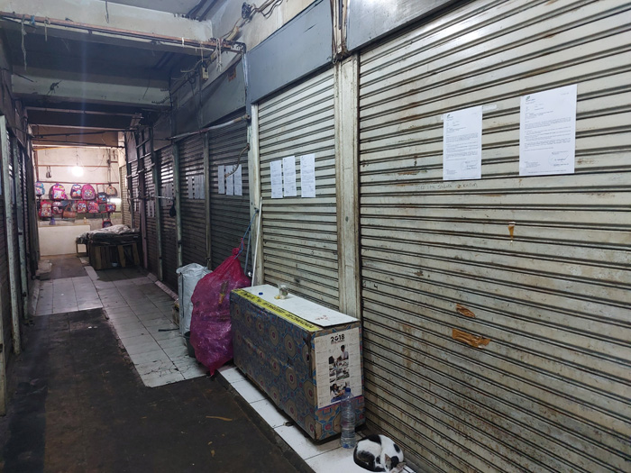 顧客はティックトックへ　シャッター街に逆戻り　繊維市場タナアバン