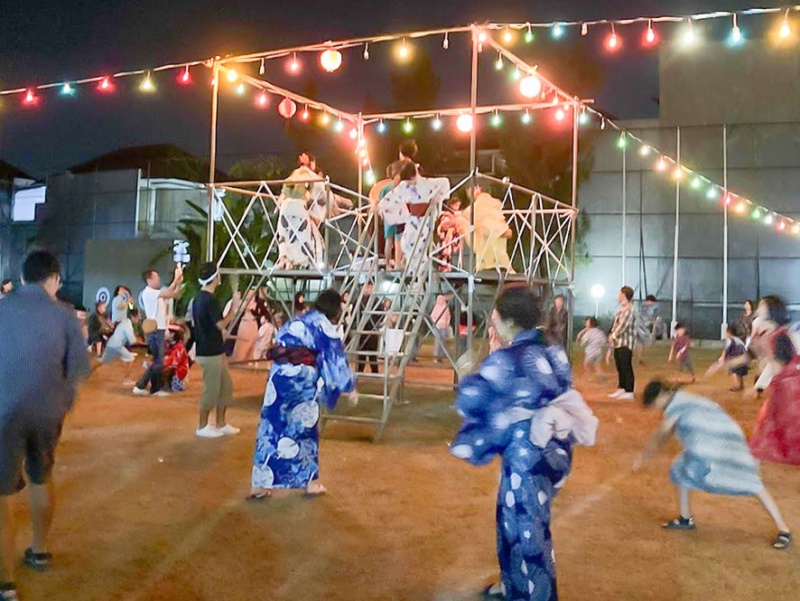 夜空に響く歓声　広がる踊りの輪　４年ぶりの盆踊り大会　ＥＪＪＣ