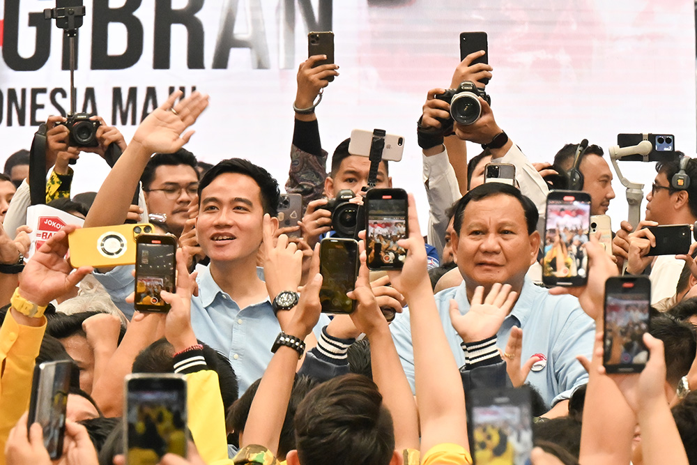 三つどもえの戦いに　次期大統領選　プラボウォ—ギブラン両氏立候補